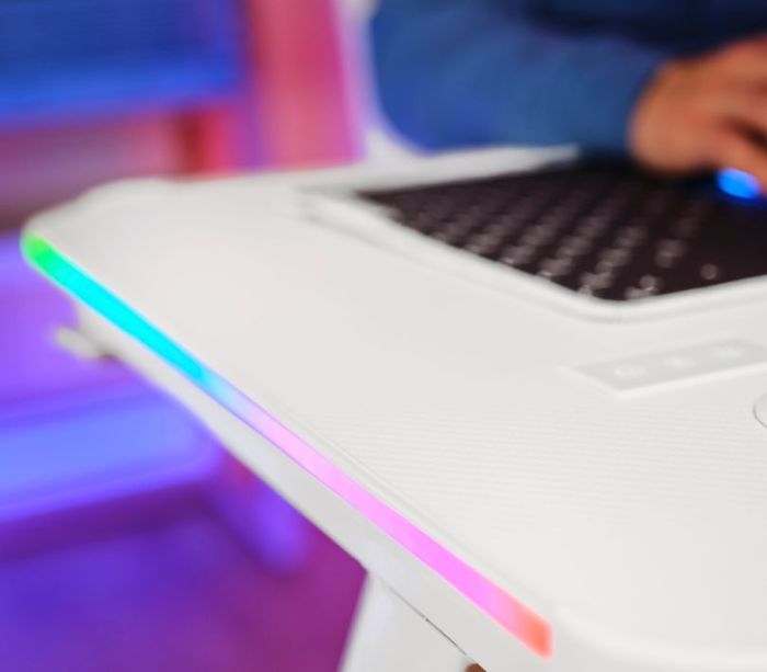 Стол Trust GXT 709W LUMINUS, (120х74см), RGB, белый