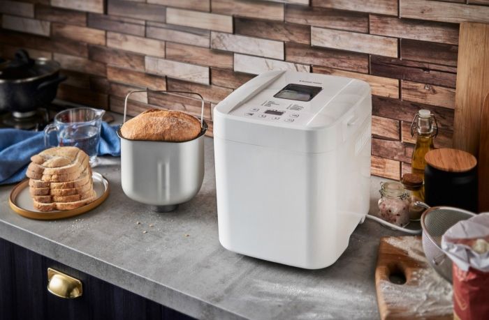 Хлебопечка Russell Hobbs 600Вт, программ-12, макс.вес -1кг, форма-прямоугольник, пластик, белый
