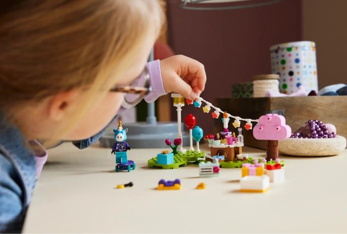Конструктор LEGO Animal Crossing Вечеринка по случаю дня рождения Julian