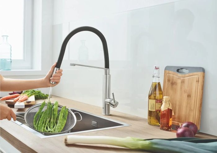 Змішувач для кухні Grohe Viamo, довж.виливу - 235мм, поворотний/гнучкий, 1важіль, хром