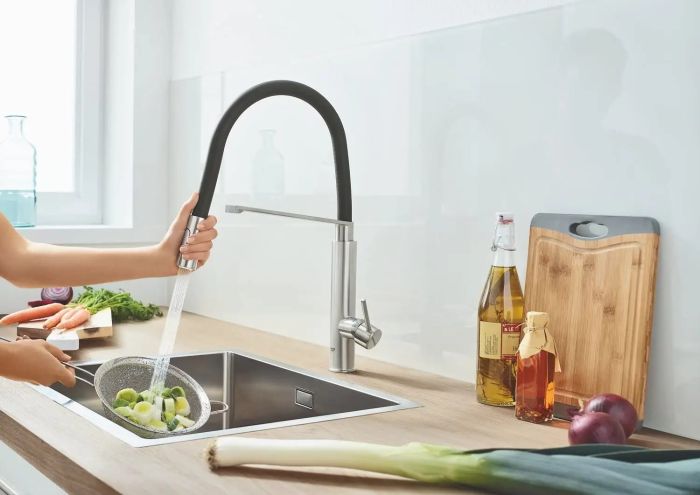 Змішувач для кухні Grohe Viamo, довж.виливу - 235мм, поворотний/гнучкий, 1важіль, хром
