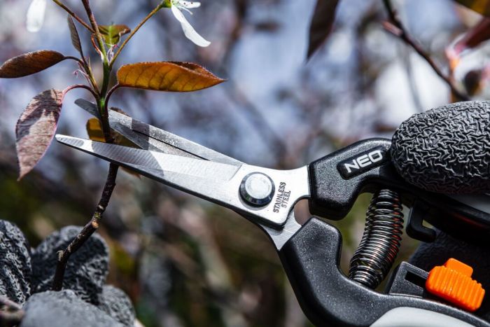 Секатор плоскостной Neo Tools, d реза 18мм, 200мм, 120г