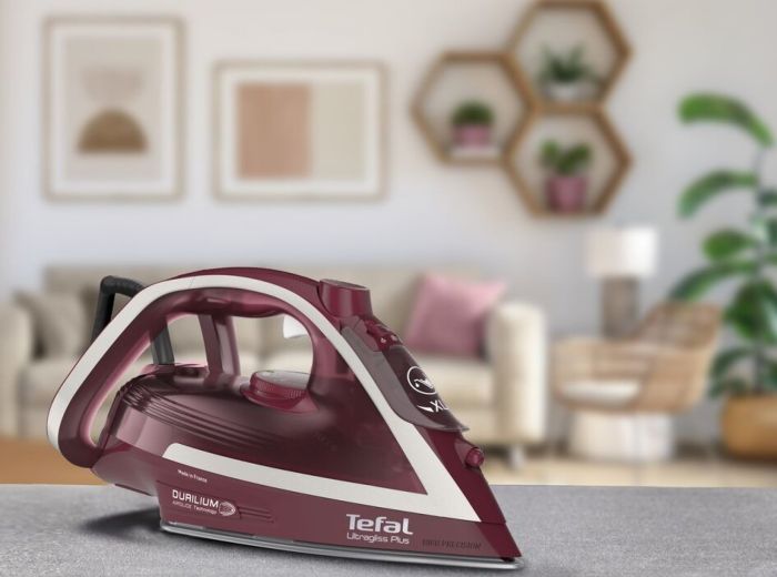Праска Tefal Ultragliss Plus, 2800Вт, 270мл, паровий удар -260гр, постійна пара - 50гр, керам. підошва, бордовий