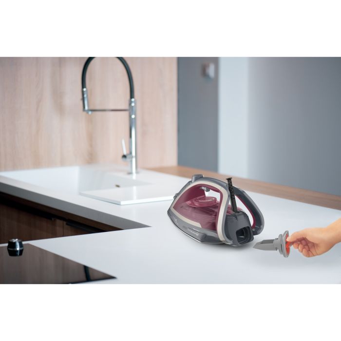 Утюг Tefal Ultragliss Plus, 2800Вт, 270мл, паровой удар -260гр, постоянный пар - 50гр, керам. подошва, бордово-серый