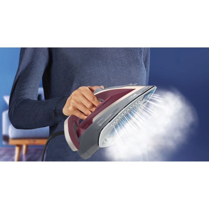 Утюг Tefal Ultragliss Plus, 2800Вт, 270мл, паровой удар -260гр, постоянный пар - 50гр, керам. подошва, бордово-серый