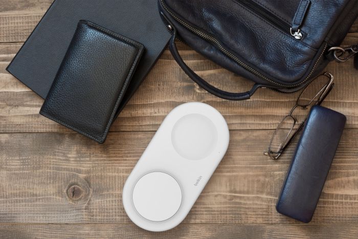Зарядное устройство безпроводное Belkin 2в1 15Вт Pad Qi2, белый