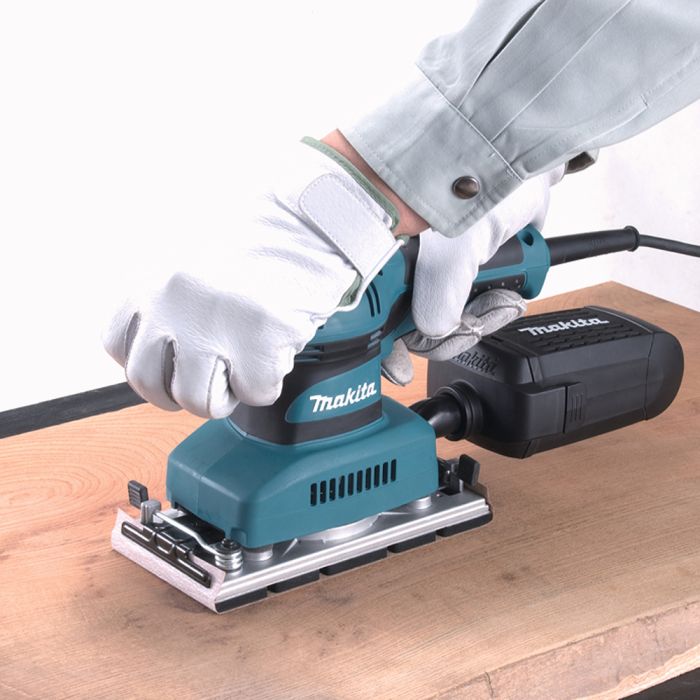 Шліфмашина вібраційна   190Вт 93x185мм 22000кол/хв 1.6кг Makita BO3710