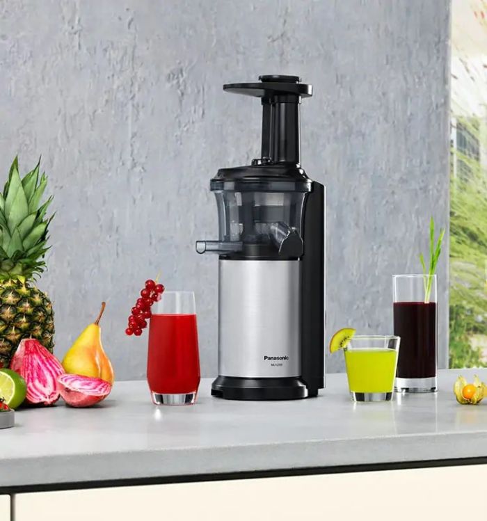 Соковыжималка Panasonic Viva Collection шнековая 150Вт, чаша-0.4л, пластик/металл, черный