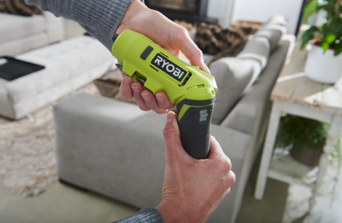 Отвертка аккумуляторная Ryobi USB Lithium RSDP4-120G 4В 1х2А·ч 5Нм 200об·мин поворотная ручка 0.35кг