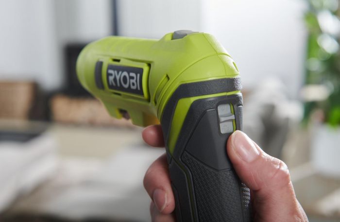 Отвертка аккумуляторная Ryobi USB Lithium RSDP4-120G 4В 1х2А·ч 5Нм 200об·мин поворотная ручка 0.35кг