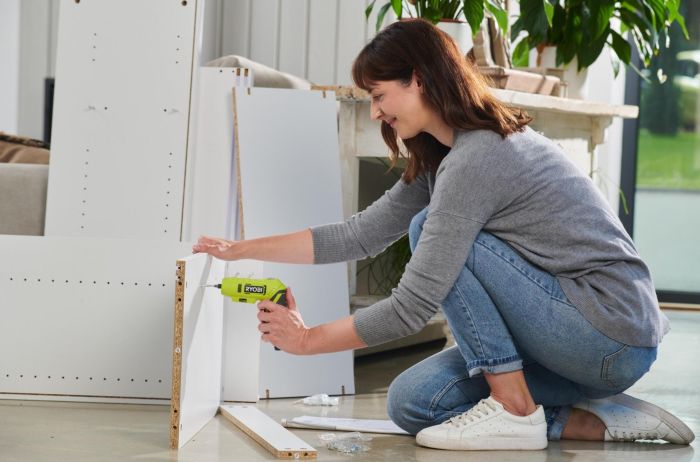 Отвертка аккумуляторная Ryobi USB Lithium RSDP4-120G 4В 1х2А·ч 5Нм 200об·мин поворотная ручка 0.35кг