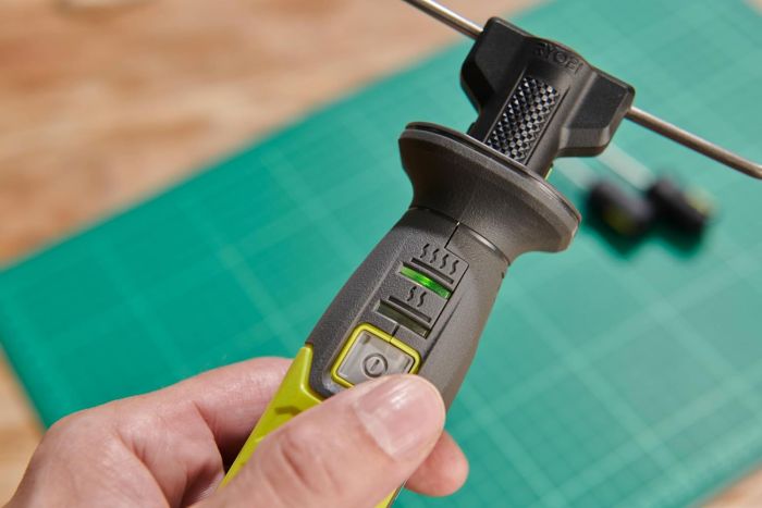 Термоніж акумуляторний Ryobi USB Lithium RHC4-120G 4В 2А·год 150/270°С 5 змінних насадок 0.13кг