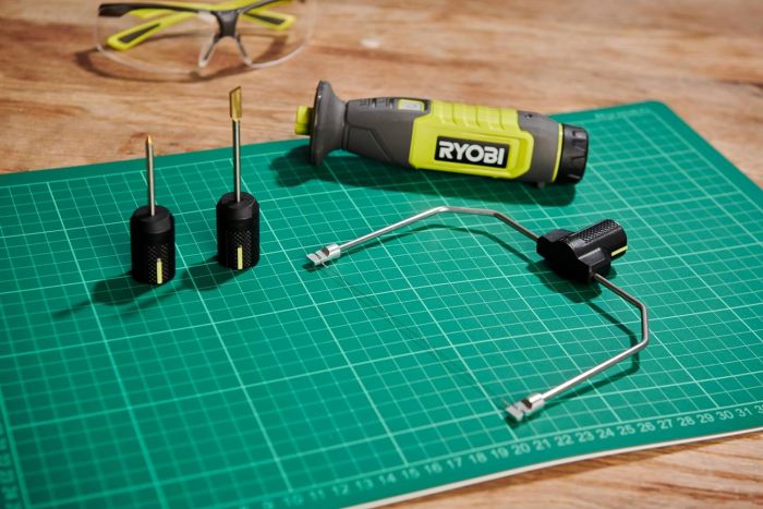 Термоніж акумуляторний Ryobi USB Lithium RHC4-120G 4В 2А·год 150/270°С 5 змінних насадок 0.13кг