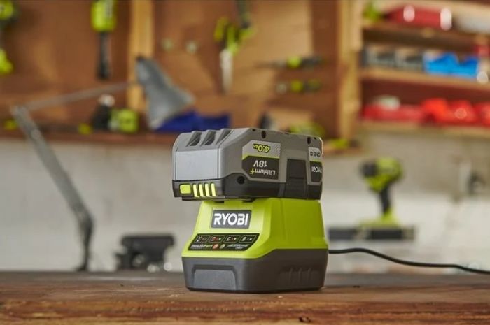 Зарядний пристрій Ryobi ONE+ RC18120 18В 2А