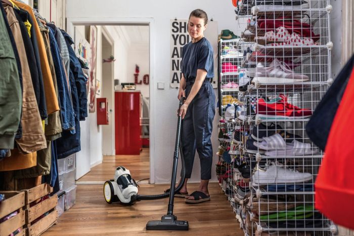 Пылесос Karcher контейнерный VC 3, 700Вт, конт пыль -0.9л, НЕРА 13, белый
