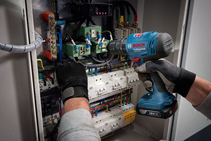 Шуруповерт-дрель ударная аккумуляторная Bosch GSB 183-LI 18В 2х2А·час 21-56Нм 374-1815об·мин кейс 1.2кг