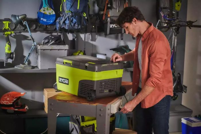 Холодильник аккумуляторный мобильный Ryobi ONE+ RY18CB23A-0 18В/220В/12В 23л 2хUSB +20…-20°С 13.5кг без АКБ и ЗУ