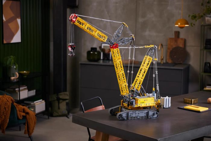 Конструктор LEGO Technic Гусеничный подъемный кран Liebherr LR 13000