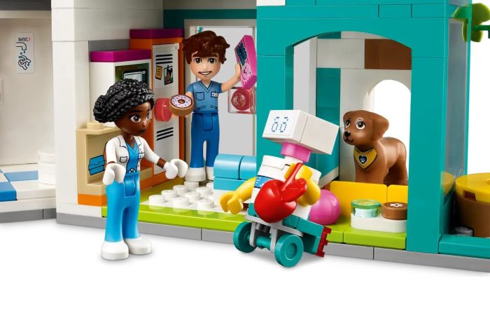 Конструктор LEGO Friends Больница в Хартлейк-Сити
