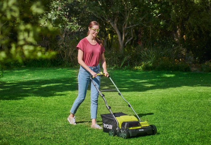 Аератор-скарифікатор акумуляторний Ryobi ONE+ RY18SFX35A-240 18В акб 2х4А·год 35см 55л 10кг