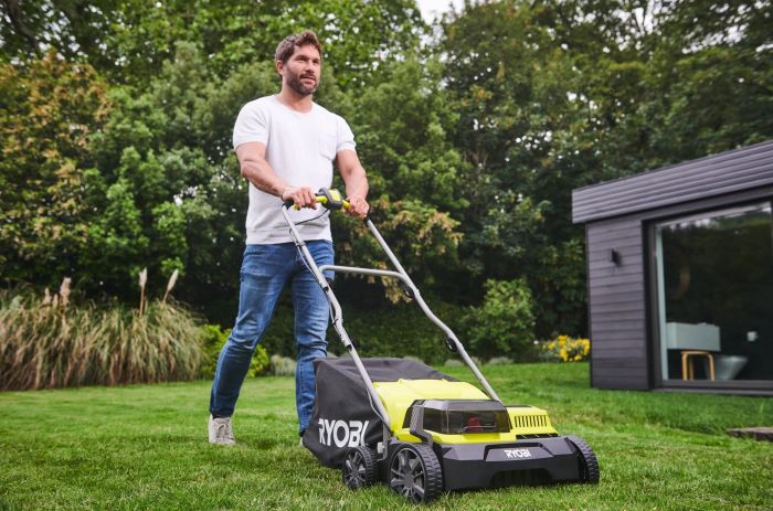 Аератор-скарифікатор акумуляторний Ryobi ONE+ RY18SFX35A-240 18В акб 2х4А·год 35см 55л 10кг