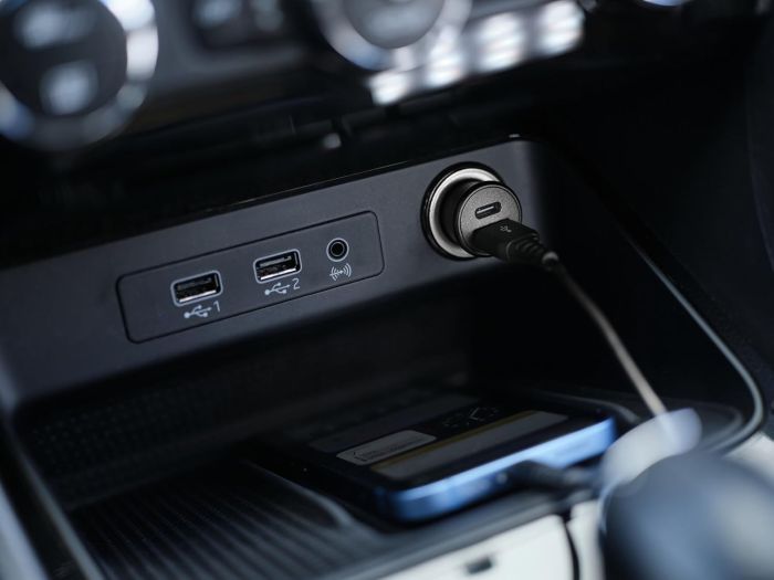 Автомобильное зарядное устройство Trust 38Вт USB-A/USB-C PD, QC, черный
