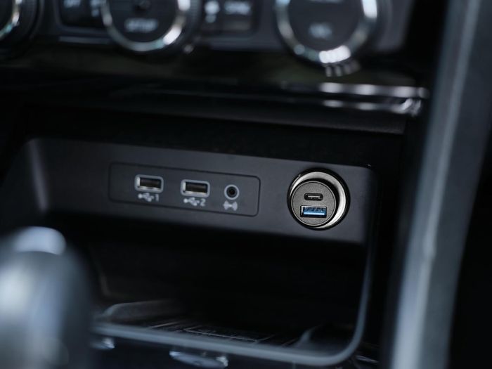 Автомобильное зарядное устройство Trust 38Вт USB-A/USB-C PD, QC, черный
