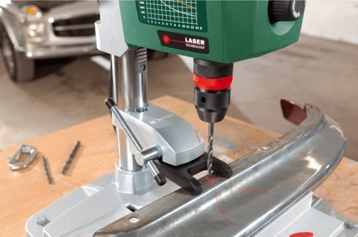 Станок сверлильный Bosch PBD 40, 710Вт, макс D сталь/дерево 13/40 мм, 600-2500об/мин, плита 33х35х3см, подъём 90мм, 11.2кг