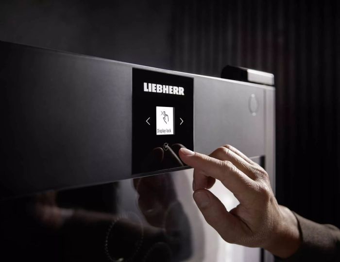 Холодильник Liebherr для вина, 168.4x60х76.3, холод.отд.-425л, зон - 1, бут-196, ST, дисплей, черный