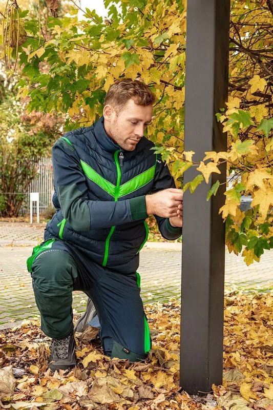 Жилет Neo Tools PREMIUM, зимняя, утепленная, 100% полиэстер, M(50), черный зеленый