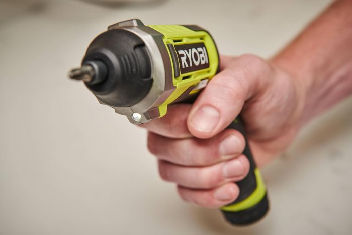 Отвертка аккумуляторная Ryobi USB Lithium RSD4-120TA2 4В 1х2А·ч 5Нм 200об·мин 2 насадки 10 бит 0.31кг кейс
