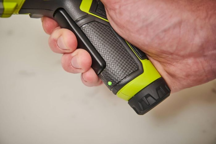 Отвертка аккумуляторная Ryobi USB Lithium RSD4-120TA2 4В 1х2А·ч 5Нм 200об·мин 2 насадки 10 бит 0.31кг кейс