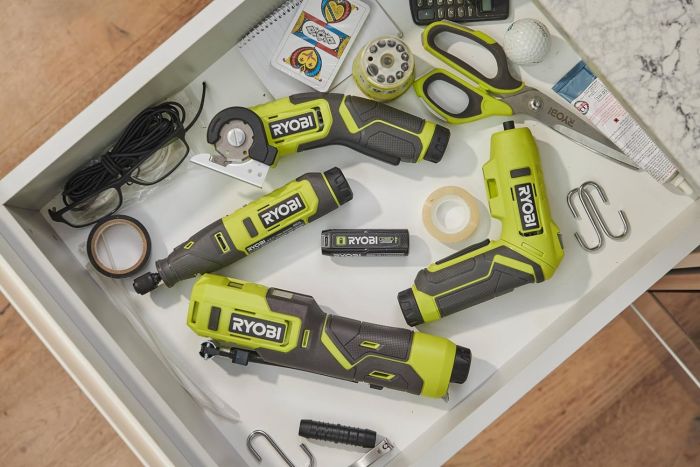 Отвертка аккумуляторная Ryobi USB Lithium RSD4-120TA2 4В 1х2А·ч 5Нм 200об·мин 2 насадки 10 бит 0.31кг кейс