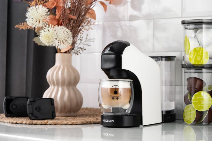 Кофеварка Ardesto капсульная, 0.8л, капсулы Nespresso, Nescafe Dolce Gusto, молотый кофе, сенсорное управление, белый