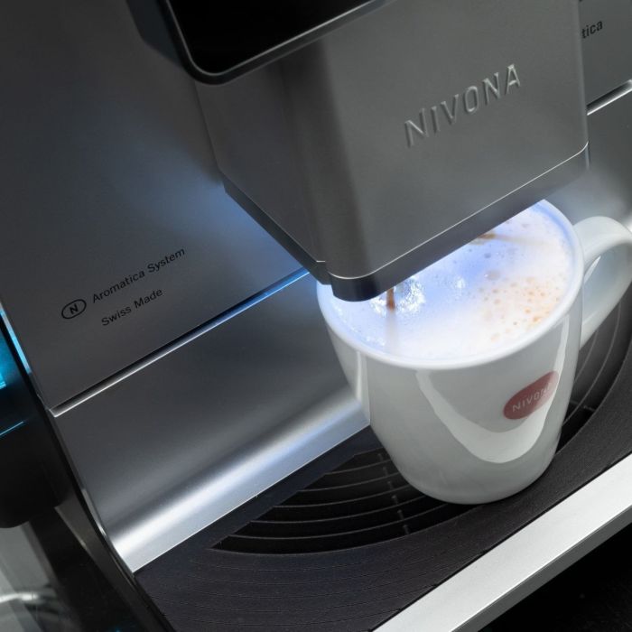 Кофемашина Nivona CafeRomatica 2.2л, зерно + молоко, зерно + молоко, авторецептов - 9, сенсорное управл., черно-серебристый