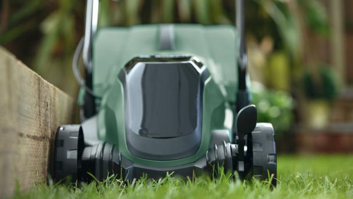 Газонокосилка аккумуляторная Bosch CityMower 18V-32-300 18В акб 1х4А·час 34см 31л 30-60мм 9.4кг