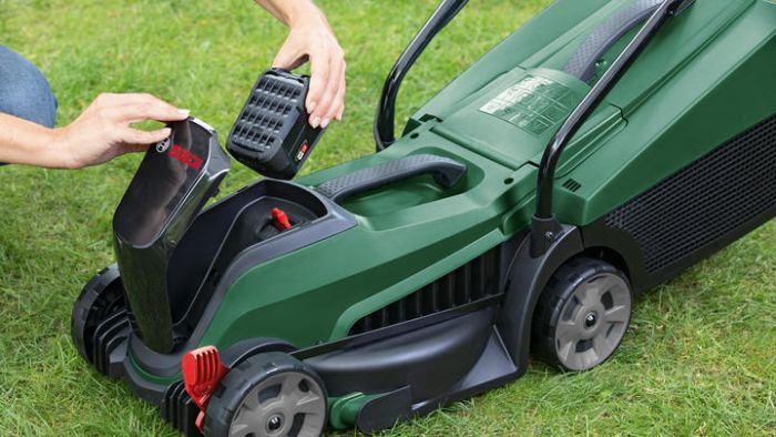 Газонокосилка аккумуляторная Bosch CityMower 18V-32-300 18В акб 1х4А·час 34см 31л 30-60мм 9.4кг