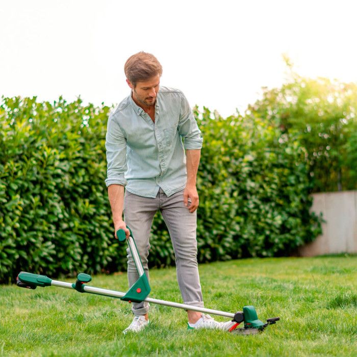 Тример садовий акумуляторний Bosch UniversalGrassCut 18V-26 26см 2.3кг без АКБ та ЗП