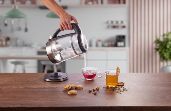 Электрочайник Gorenje 1.7л, 2,200 Вт, strix контроль, стекло, черный