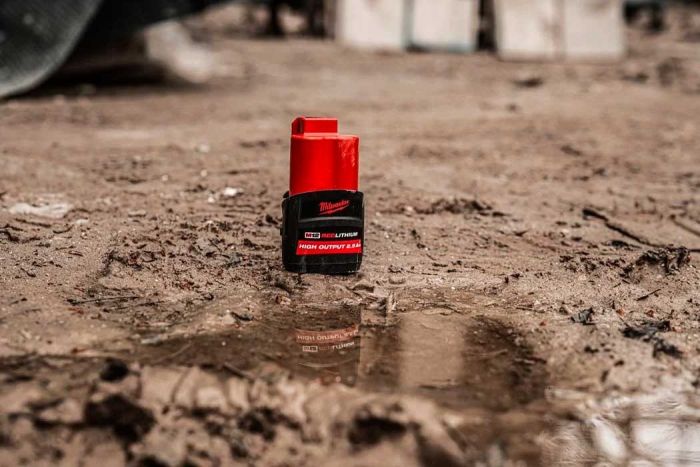 Аккумулятор Milwaukee Redlithium M12 12В, 2.5А·час, 0.2кг
