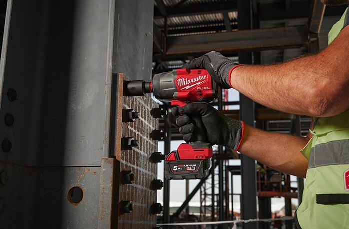 Гайковерт ударный аккумуляторный Milwaukee M18 FHIW2F12-502X 18В АКБ 2х5А·час 0-2000об·мин 2034Нм 1/2" ЗП M12-18FC кейс 3.4кг