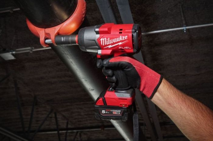 Гайковерт ударный аккумуляторный Milwaukee M18 FHIW2F12-502X 18В АКБ 2х5А·час 0-2000об·мин 2034Нм 1/2" ЗП M12-18FC кейс 3.4кг