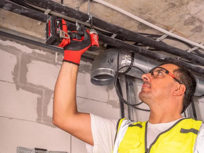 Винтоверт ударный аккумуляторный Milwaukee M18 BLIDRC-402C 18В АКБ 2х4А·час 0-3600об·мин 190Нм ЗП M12-18C кейс 1.3кг