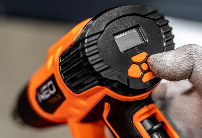 Фен будівельний Neo Tools 2000Вт 70-600°C 300/500л/хв 0.77кг