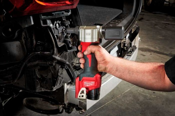 Заклепочник аккумуляторный Milwaukee M12 BPRT-201X 12В АКБ 1x2А·час ЗП C12C 2.4мм 3.2мм 4.0мм 4.8мм 2.1кг кейс