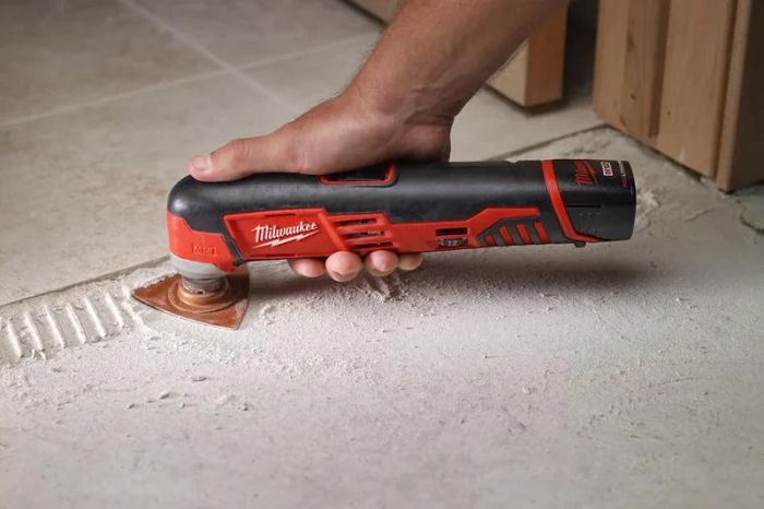 Многофункциональный инструмент реноватор Milwaukee C12 MT-0 18В 20000об·мин 0.8кг без АКБ и ЗП