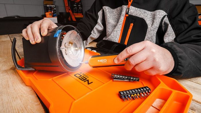 Викрутка акумуляторна Neo Tools 4В1Х1.5А·год 4.5Нм 230об/хв 20 біт кейс 0.23кг