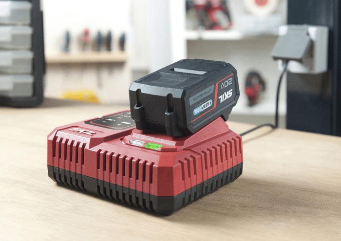 Зарядний пристрій SKIL  20В 6А 0.8кг Skil CR1E3123AA