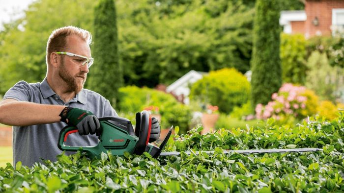 Кущоріз Bosch UniversalHedgeCut 60 480Вт 60см крок різу 30мм 3.7кг