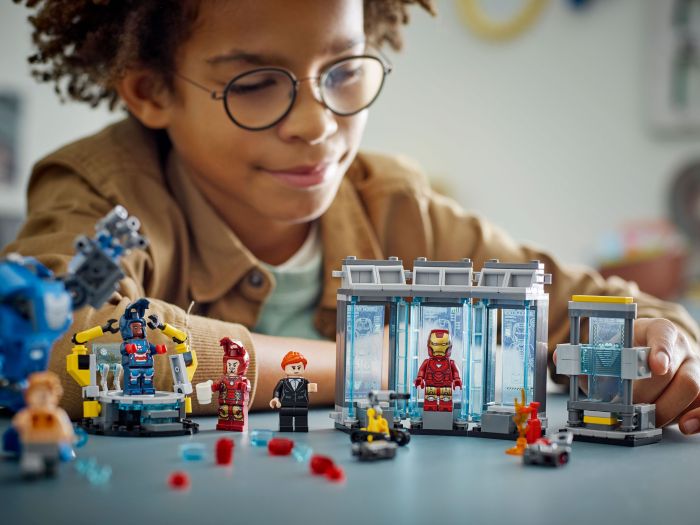 Конструктор LEGO Super Heroes Лабораторія Залізної Людини: зал обладунків